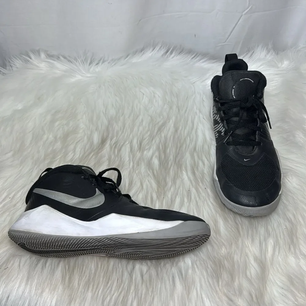 Nike Kids Team Hustle Black/White Basketball Sneakers Sz‎ 5.5 Youth